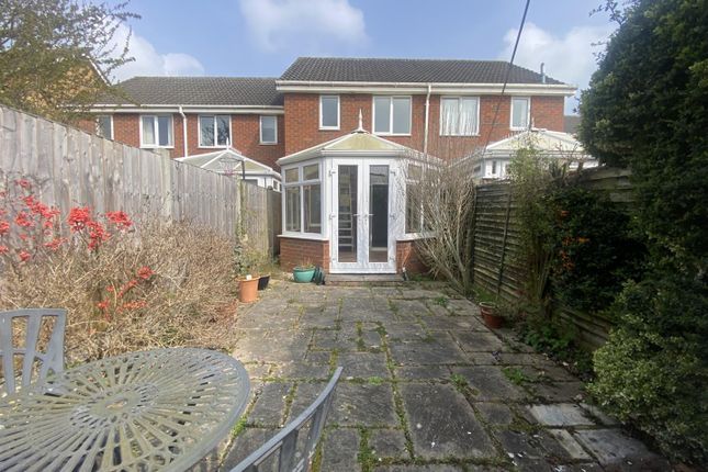 14, Honeysuckle Close, Biggleswade photo 2