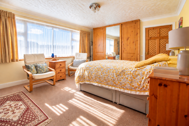 8 Viking Way, Waterlooville photo 3