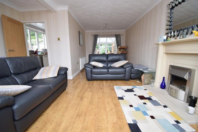 57, Manor Crescent, Wakefield photo 3