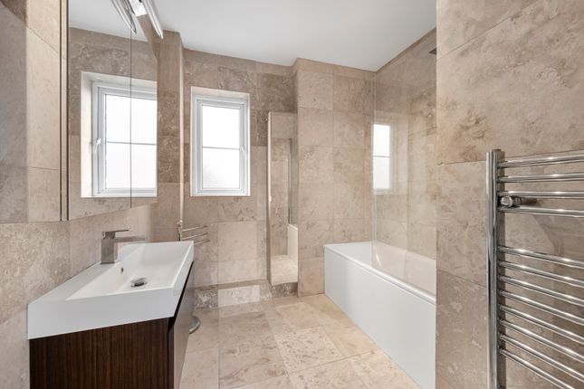 5, Gladebury Court, Wimbledon photo 4