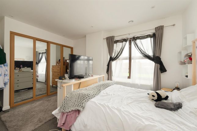 Flat for sale in Wraik Hill, Seasalter, Whitstable