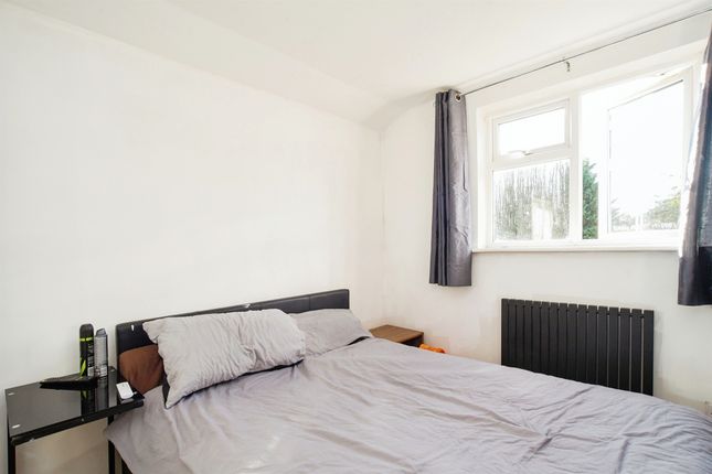 Flat for sale in New Road, Croxley Green, Rickmansworth