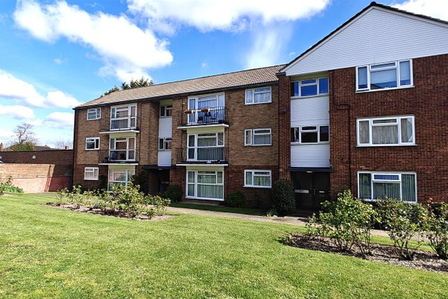 Flat for sale in Windsor Court, Southgate