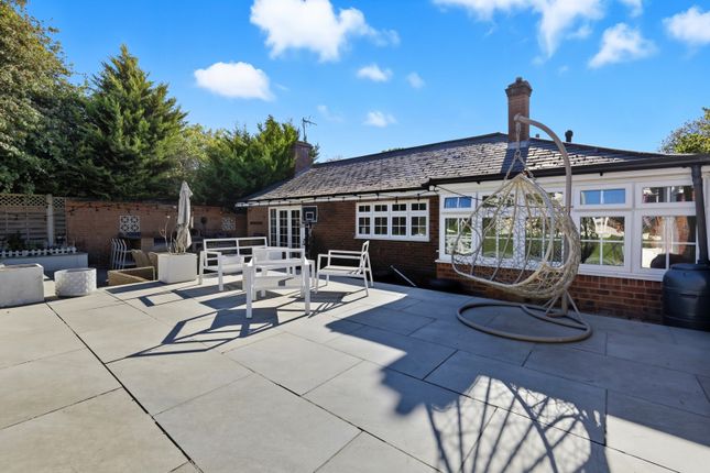 Swinburne,, Lower Road, Brentwood photo 4