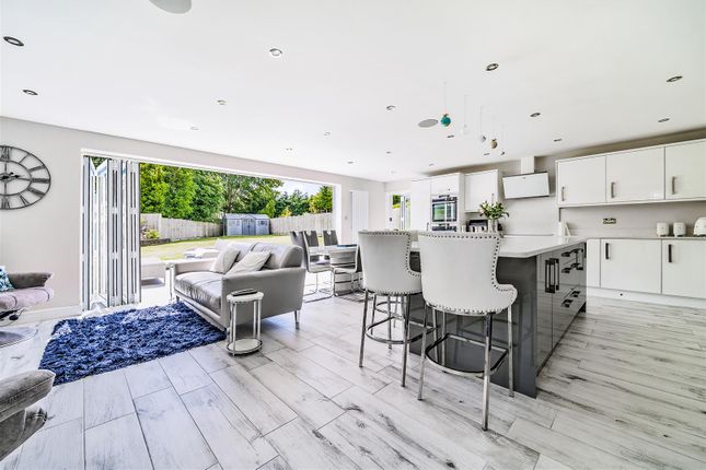 3, Coronation Road, Yateley photo 2