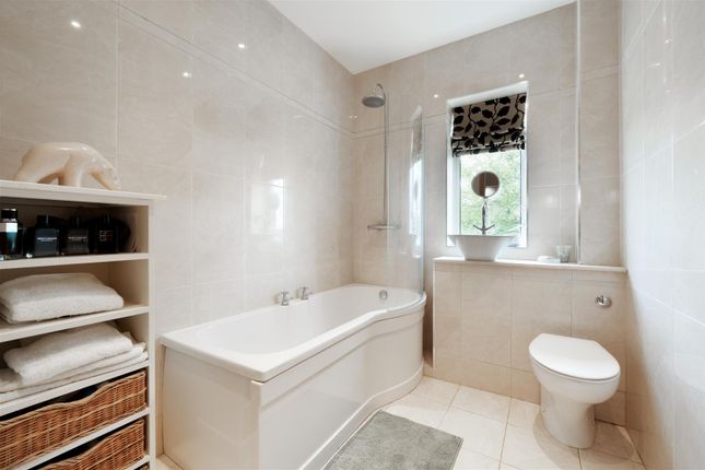 Bathroom1.Jpg