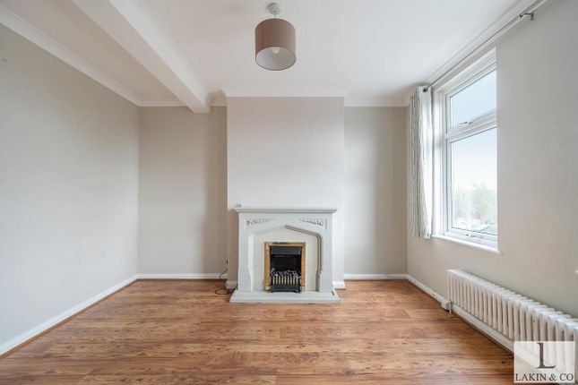 284A, Kingshill Avenue, Hayes photo 2