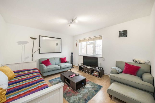 10, Starling Walk, Hampton photo 2