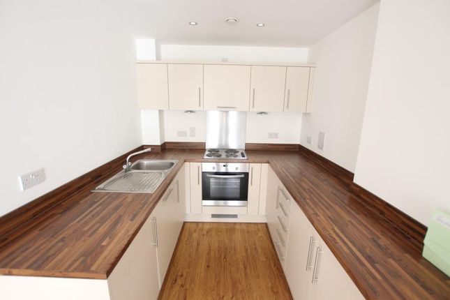Studio to rent in Guildford Road, Woking