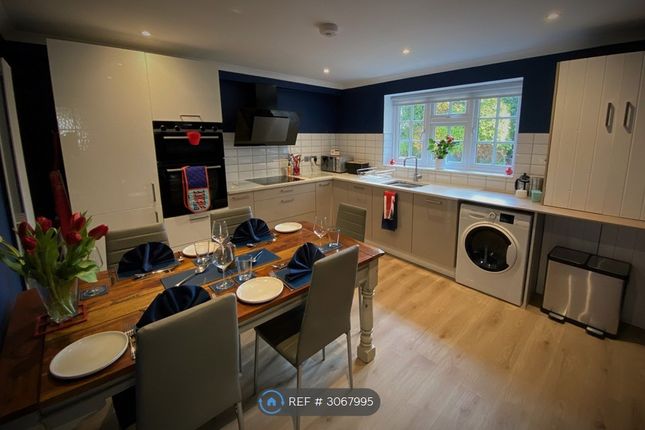 Flat, Saffron Court The Avenue, Sherborne photo 2