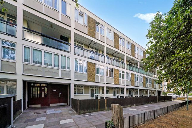 39, Rowstock Gardens, London photo 4