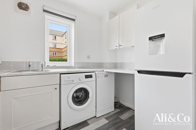 56 Lewes Close, Grays photo 3