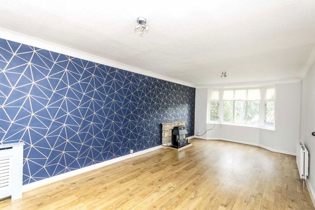 9, Denleigh Gardens, Thames Ditton photo 2