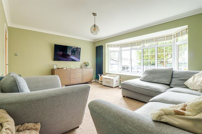 25, Oak Walk, Benfleet photo 4