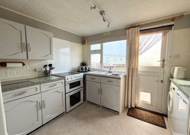 27a Freeways, Selsey, Chichester photo 2
