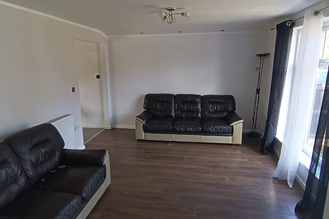 48, Huntsman Road, Ilford photo 5