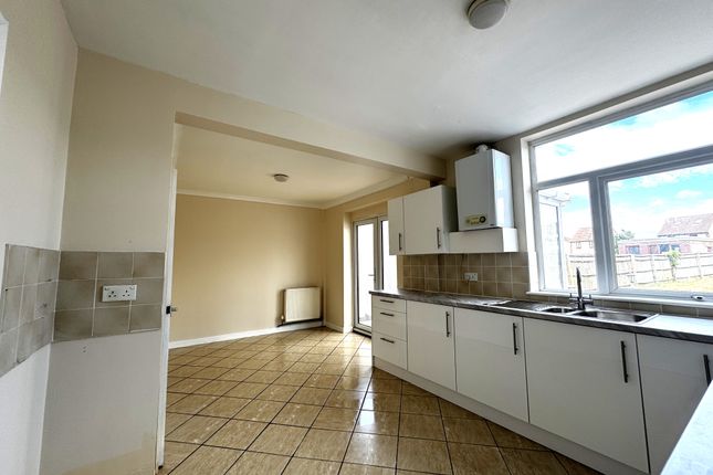 12, Acacia Grove, Swindon photo 4
