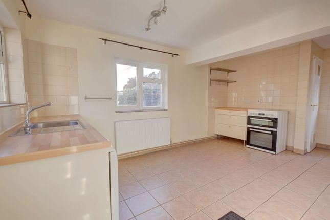 Thame Road, Princes Risborough photo 3