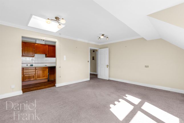 47 Carlton House, Algers Road, Loughton photo 4