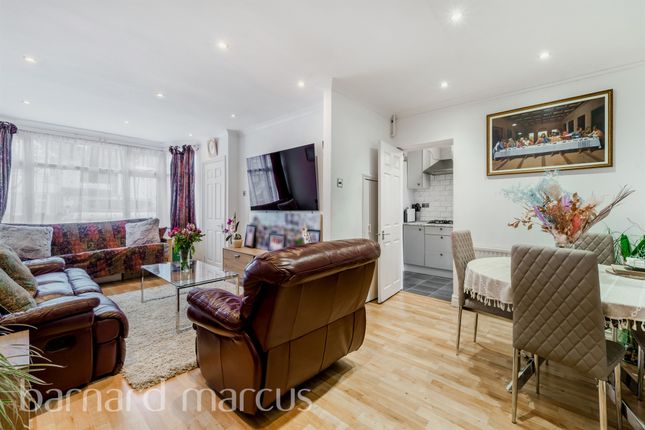 48, Fernside Avenue, FELTHAM photo 3