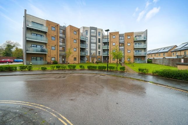 Flat for sale in Dene Court, Hounslow, Middlesex