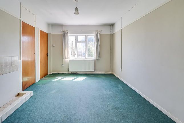 4, Brays Lane, Rochford photo 2