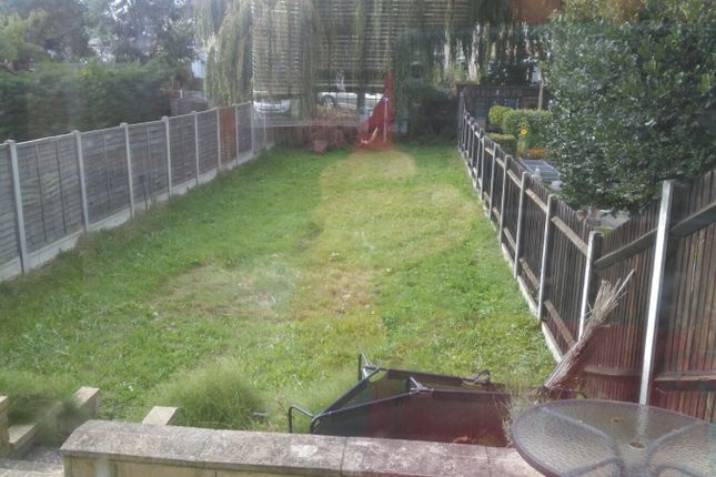 104 Brackley Square, Woodford Green photo 5