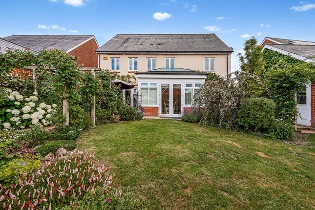44, Whiteland Way, Clanfield photo 2