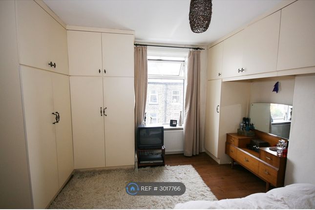 Ashgrove, Greengates, Bradford photo 5
