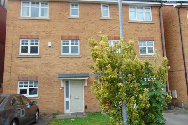 Thumbnail Town house for sale in Linnyshaw Close, Bolton