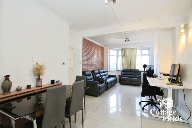 11 Carisbrook Close, Enfield photo 2