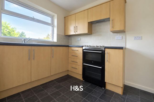 33, Redwood Croft, Birmingham photo 4