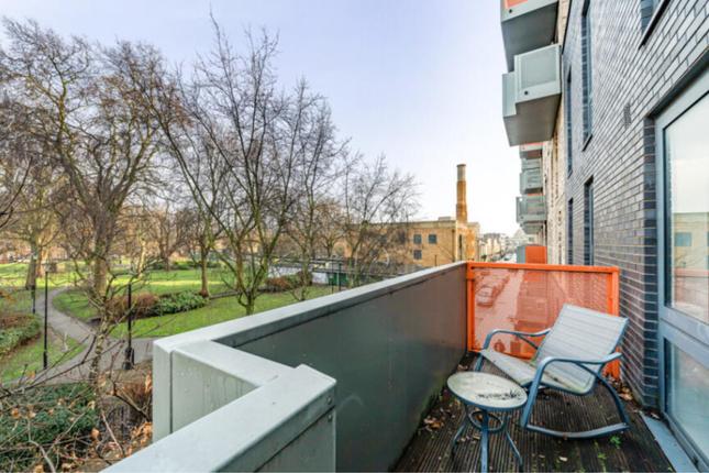 213 Icon Apartments, Duckett Street, London photo 3