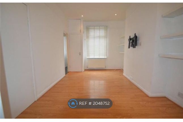 Flat to rent in Nicholson Road, London