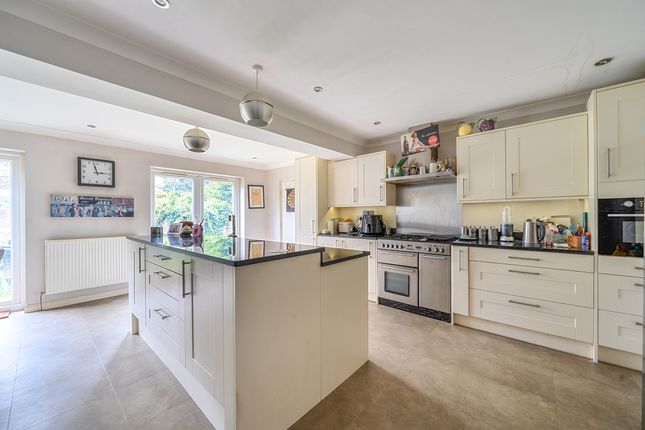 6, Dove House Green, Weybridge photo 3