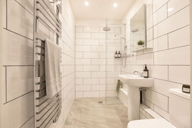 Apt 6, Station House, Ashtead photo 4