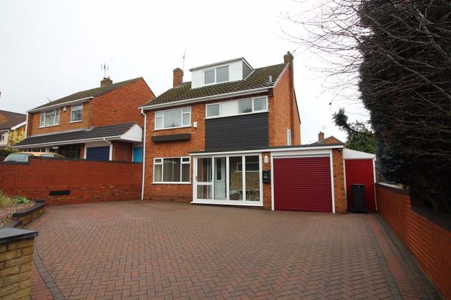Thumbnail Detached house for sale in Bromley Lane, Kingswinford
