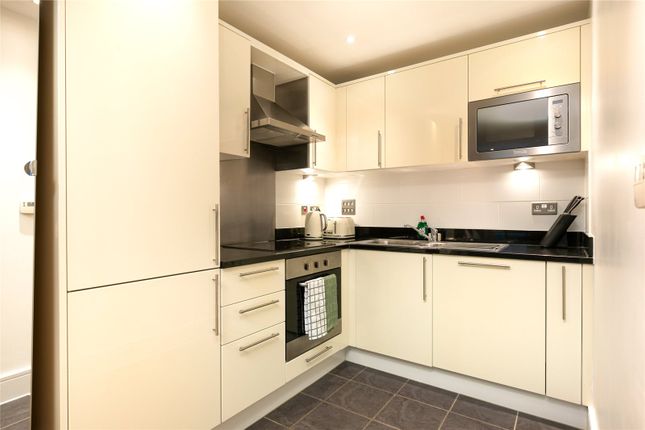 Flat to rent in Indescon Square, London