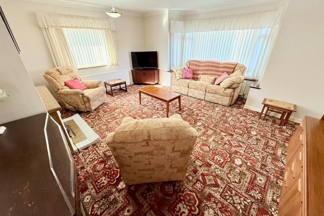 4, Manor Road, Great Yarmouth photo 4