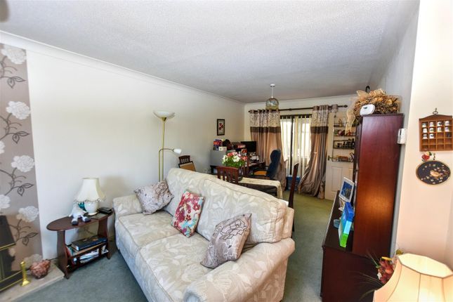 31 Merritts Way photo 3