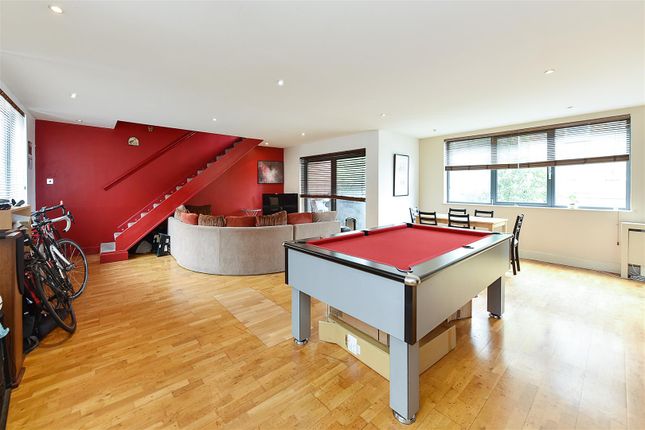 Flat for sale in Reservoir Studios, Wapping