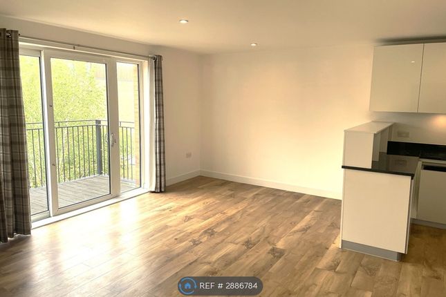 Dowding Drive, London photo 3