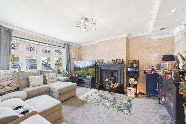 76 Giffords Cross Road, Stanford-Le-Hope photo 3