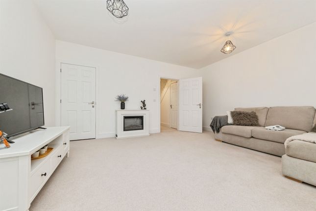 31, Oak Tree View, Ipswich photo 4