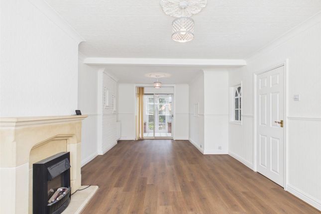 St. Catherines Crescent, Leamington Spa photo 2
