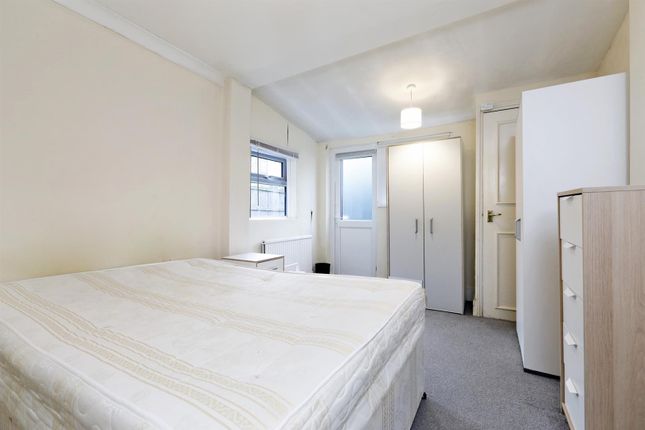 10 (GFF), Tregothnan Road, London photo 5