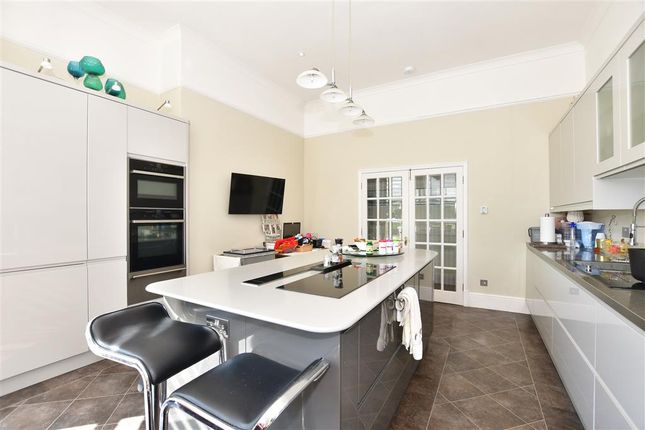 Flat for sale in Clifton Gardens, Folkestone, Kent