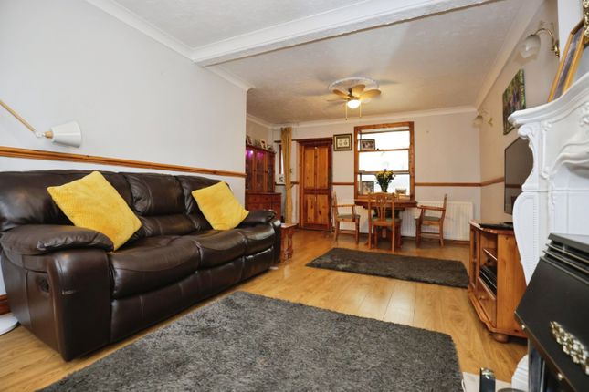 20, Elgar Road, West Midlands photo 3