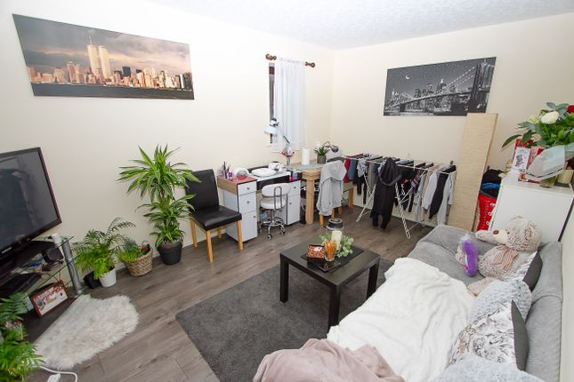 33, Sandpiper Road, Coventry photo 2