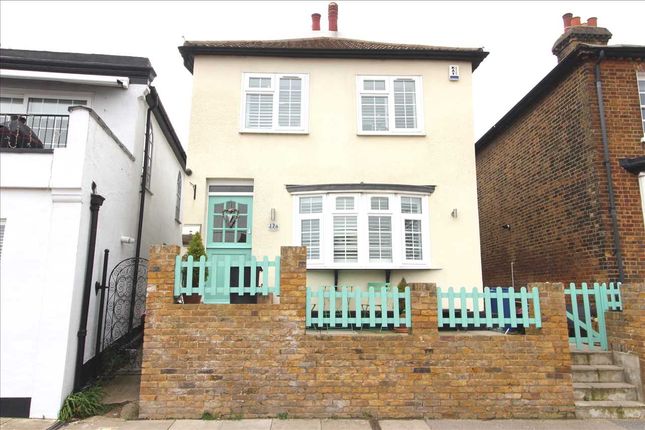 3 bed detached house to rent in New Road, Leigh-On-Sea SS9